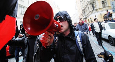 Demonstrace anarchist na prvního máje v Praze.