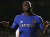 Moses z Chelsea slaví gól do sít Basileje.