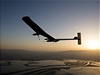 výcarský solární letoun Solar Impulse po peletu USA úspn pistál ve Phoenixu v americkém stát Arizona. 