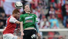 Slavia Praha - Jablonec. Marcel Gecov ze Slavie (vlevo) a Ondej Vank z Jablonce