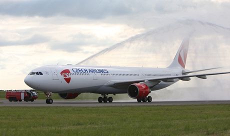 Airbus A330 v barvách SA piletl v úterý odpoledne na praské letit Václava Havla. Od 1. ervence budou eské aerolinie letadlo vyuívat na trase Praha - Soul.