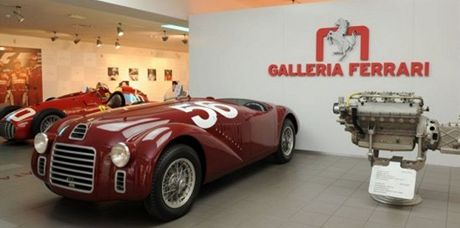 V Nrodnm technickm muzeu budou ve vstavnm prostoru dopravn haly od 15. kvtna do 23. kvtna k vidn ti historick vozy Ferrari.