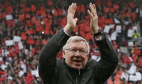 Trenér fotbalist Manchesteru United Alex Ferguson se louí