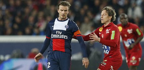 Fotbalista Paris St. Germain David Beckham (vlevo) a Mario Lika z Brestu