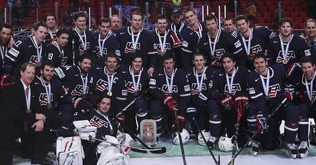 Hokejisté USA s bronzovými medailemi z mistrovství svta