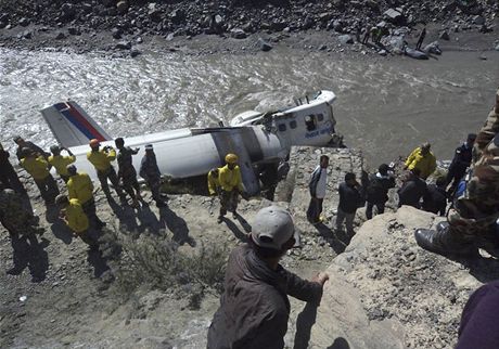 Nepáltí záchranái ped vrakem letadla