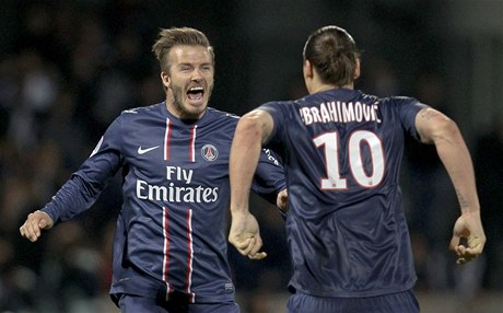 Foptbalisté Paris St. Germain David Beckham (vlevo) a Zlatan Ibrahimovič