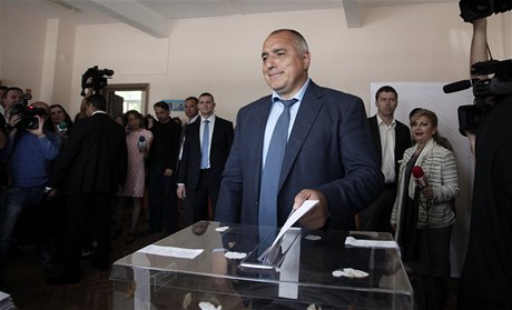 Pedasné parlamentní volby v Bulharsku vyhrála podle prvních odhad výsledk pravicová strana GERB expremiéra Bojka Borisova. 