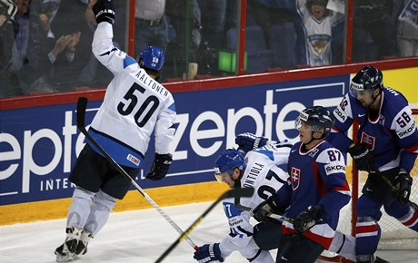 Aaltonen slaví branku do sít Slovenska.