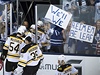 Smutní hokejisté Bostonu Bruin opoutjí led 