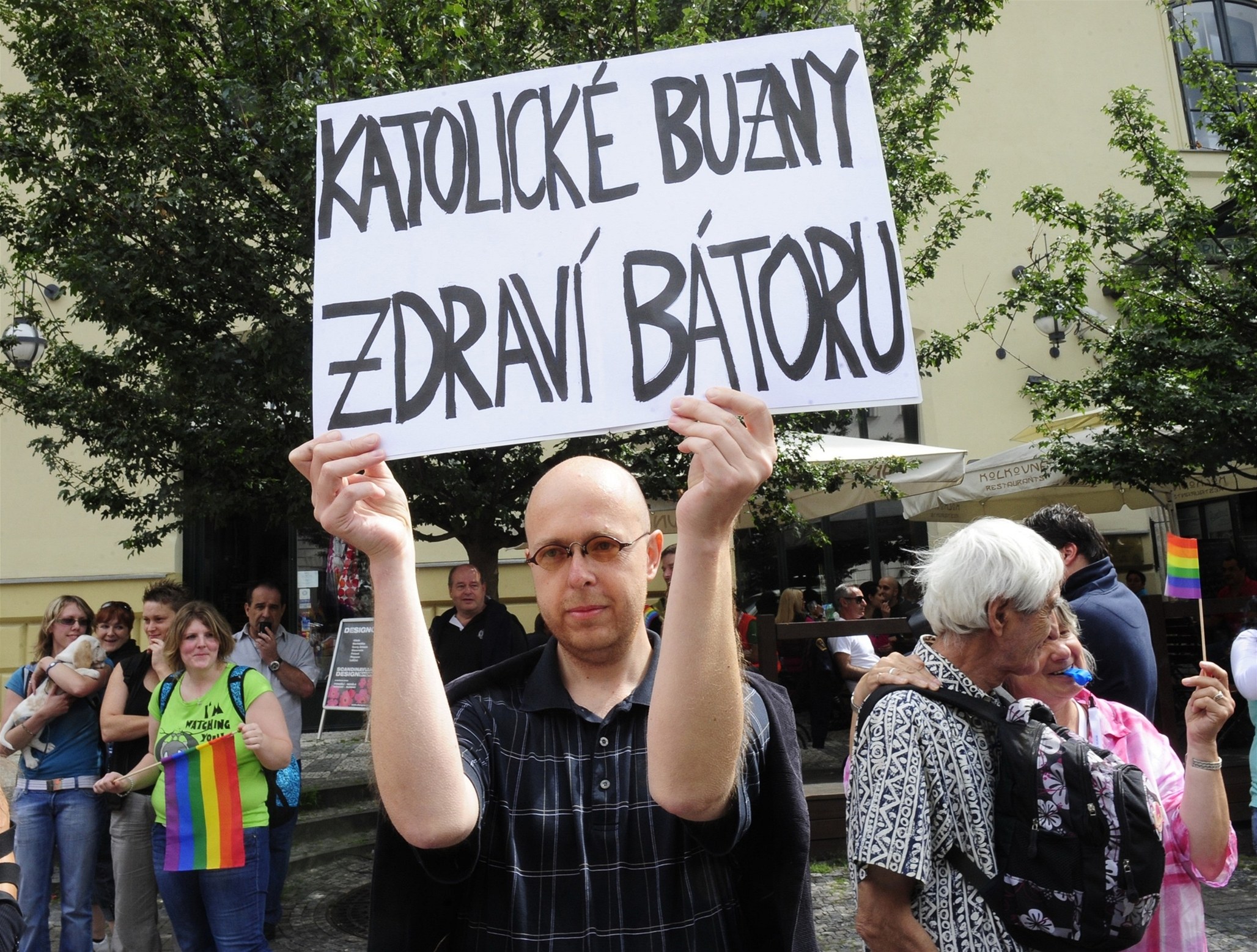 Martin C. Putna v roce 2011 na Gay pride s transparentem.