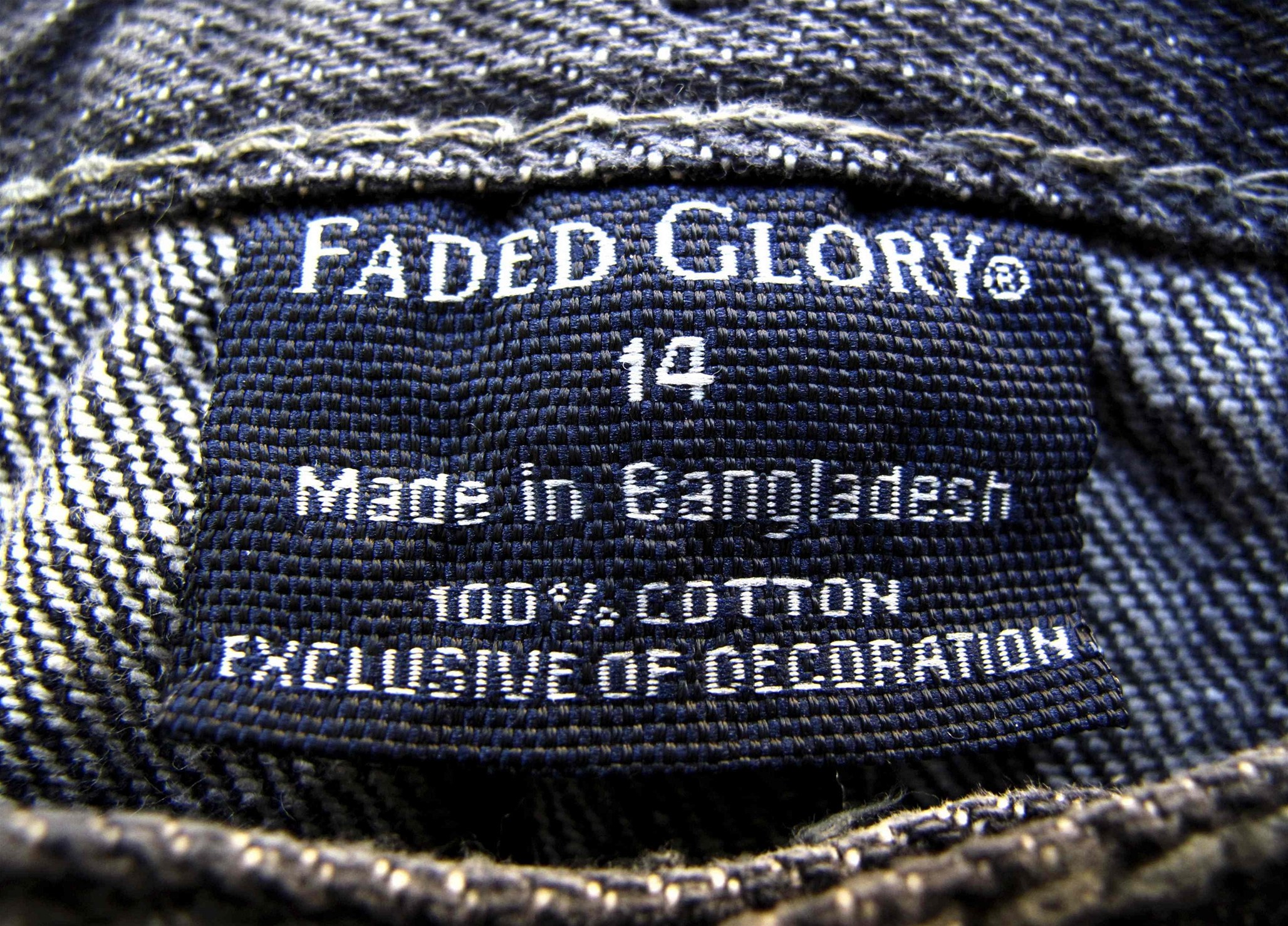 D�íny vyrobené v Bangladé�i.