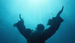 Palermo láká turisty na dvoumetrovou podmořskou sochu Ježíše