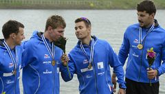 eský tykajak. Zleva Daniel Havel, Luká Trefil, Jan trba a Josef Dostál s medailemi pro vítze