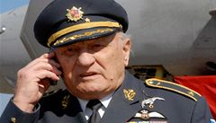 Ve věku 95 let zemřel v noci na neděli generál ve výslužbě a bývalý vojenský stíhací pilot britské královské letky RAF Zdeněk Škarvada z Ostravy.