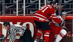 Stamkos fauluje Hertla,