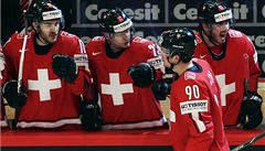 Josi slaví se svými spoluhrá�i.