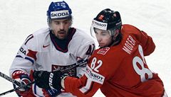 Plekanec v souboji s Moserem.