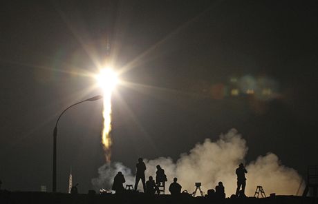 Lo Sojuz startuje z kosmodromu Bajkonur.