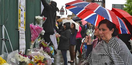 V Londýn lidé vzpomínají na zavradného vojáka.
