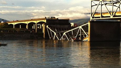 Zícený most mezi Seattlem a Vancouverem.