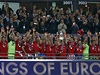 Hrái Bayernu oslavují vítzství v Lize mistr