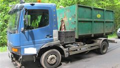 Hokejový reprezentant Jakub Vorá�ek havaroval nedaleko Kladna se svým vozem Ferrari California