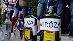 Zeman v minulých dnech vyjád�il rezervovaný postoj ke jmenování Putny profesorem, p�esto�e akademik splnil ve�keré podmínky a podpo�ila jej v�decká rada Univerzity Karlovy. Studenti to pova�ují za bezprecedentní krok, který si �ádá vysv�tlení.