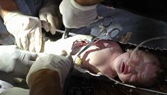 V záchodové míse skončil omylem, tvrdí matka čínského novorozence 