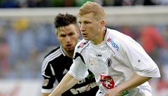Hradec Králové - Píbram. Zleva Tomá Wágner z Píbrami a Jan isler z Hradce Králové