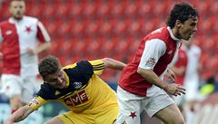 Slavia Praha - �eské Bud�jovice. Rýdel z �eských Bud�jovic (vlevo) a Karol Kisel ze Slavie