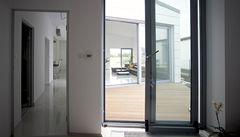 Jedna ze dvou venkovn�ch teras.