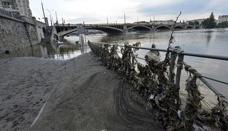 Vltava v Praze u není na stupni ohroení, prtok výrazn klesl