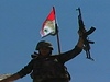 Syrská vlajka na Kusajrem. Armáda msto po více ne roce znovu dobyla. 