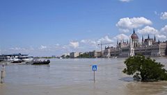 Na Budape se val velk voda. Hladina Dunaje dosahuje tm devti metr