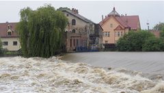 Stav ohroen. Hladiny ek dl stoupaj, zasedly povodov tby