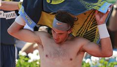 Rafael Nadal p�i utkání s Djokovi�em na Roland Garros 2013.