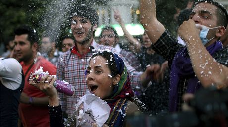 Íránci slaví vítzství Hasana Rúháního