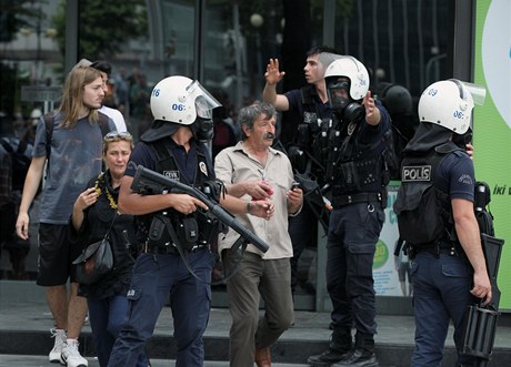 Erdogan v projevu ped svými píznivci prohlásil, e nasazení policist proti demonstrantm v parku Gezi bylo jeho povinností.