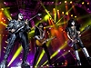 Americká glamrocková legenda Kiss a její vrní fanouci ovládli praskou O2 arenu. Na koncertu, který podle poadatel navtívilo 15.000 divák, zaznly pedevím její letité hity. Z nového alba Monster nabídli jen dv skladby.