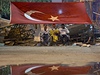 Turecká policie zasáhla slzným plynem a vodními dly proti protestujícím v parku u Taksimského námstí v Istanbulu.