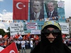 Pívrenci tureckého premiéra Recepa Tayyipa Erdogana.