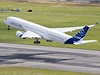 Ti dny ped paíským aerosalonem úspn absolvoval u jihofrancouzského Toulouse svj první pokusný let nejnovjí Airbus A350.