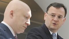 Petr Neas a generální editel elektrárenské spolenosti EZ Daniel Bene vystoupili 11. ervna v Praze na tiskové konferencii.