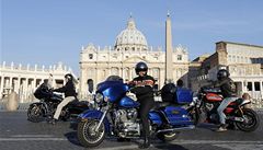 Papež při mši nabádal k víře v život. A požehnal motorkářům 