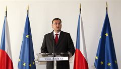 Petr Ne�as na mimo�ádné tiskové konferenci k razii ve vlád�. 