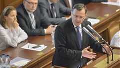 Premiér Petr Neas pi vystoupení ve snmovn.