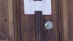 Zape�et�ná vrata do areálu Rittigovy vily.