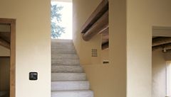 D�m v Dob�ejovicích, pohled na schodi�t�