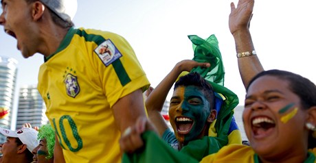 Radost fotbalových fanouk Brazílie